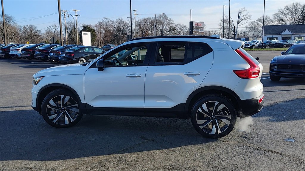 Certified 2025 Volvo XC40 B5 Plus image 5
