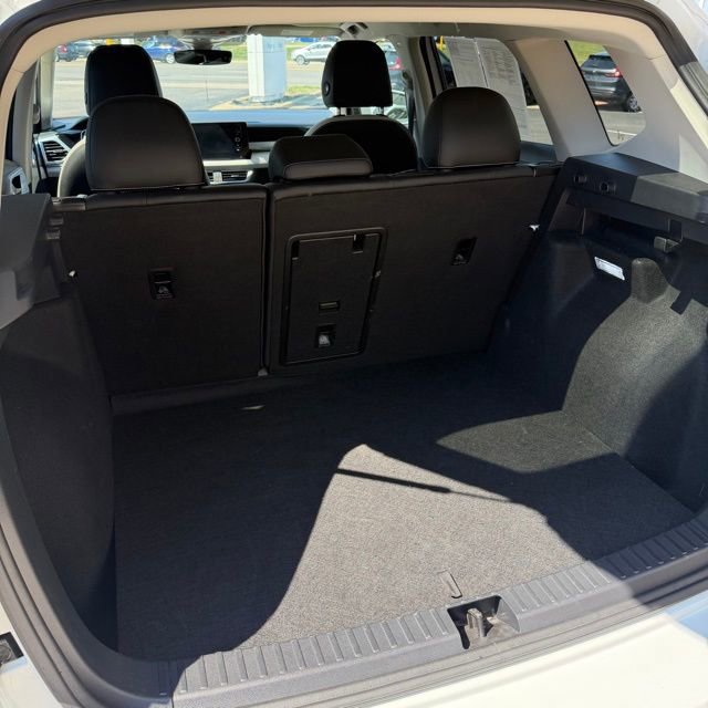 Used 2025 Volkswagen Taos SE AWD/4WD image 13