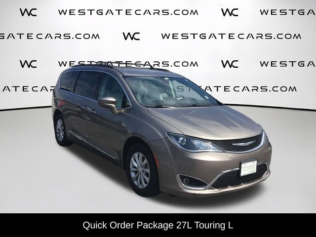 Used 2017 Chrysler Pacifica Touring-L FWD video 2