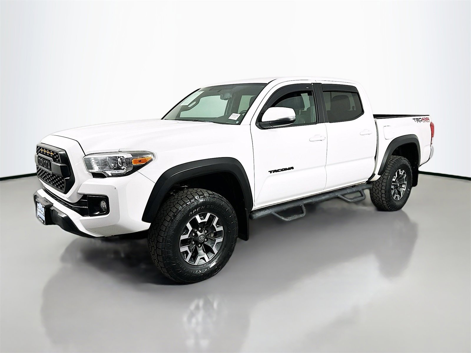 Certified 2017 Toyota Tacoma TRD Off-Road w/ Tow Package (A/T) image 3