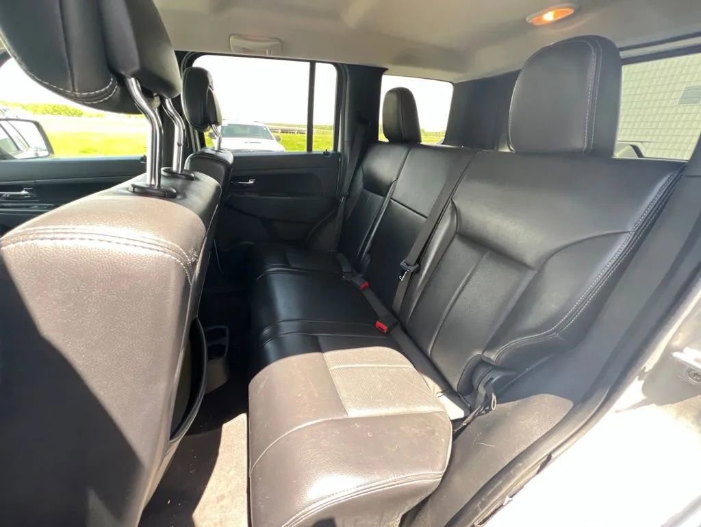 Used 2012 Jeep Liberty Sport AWD/4WD image 14