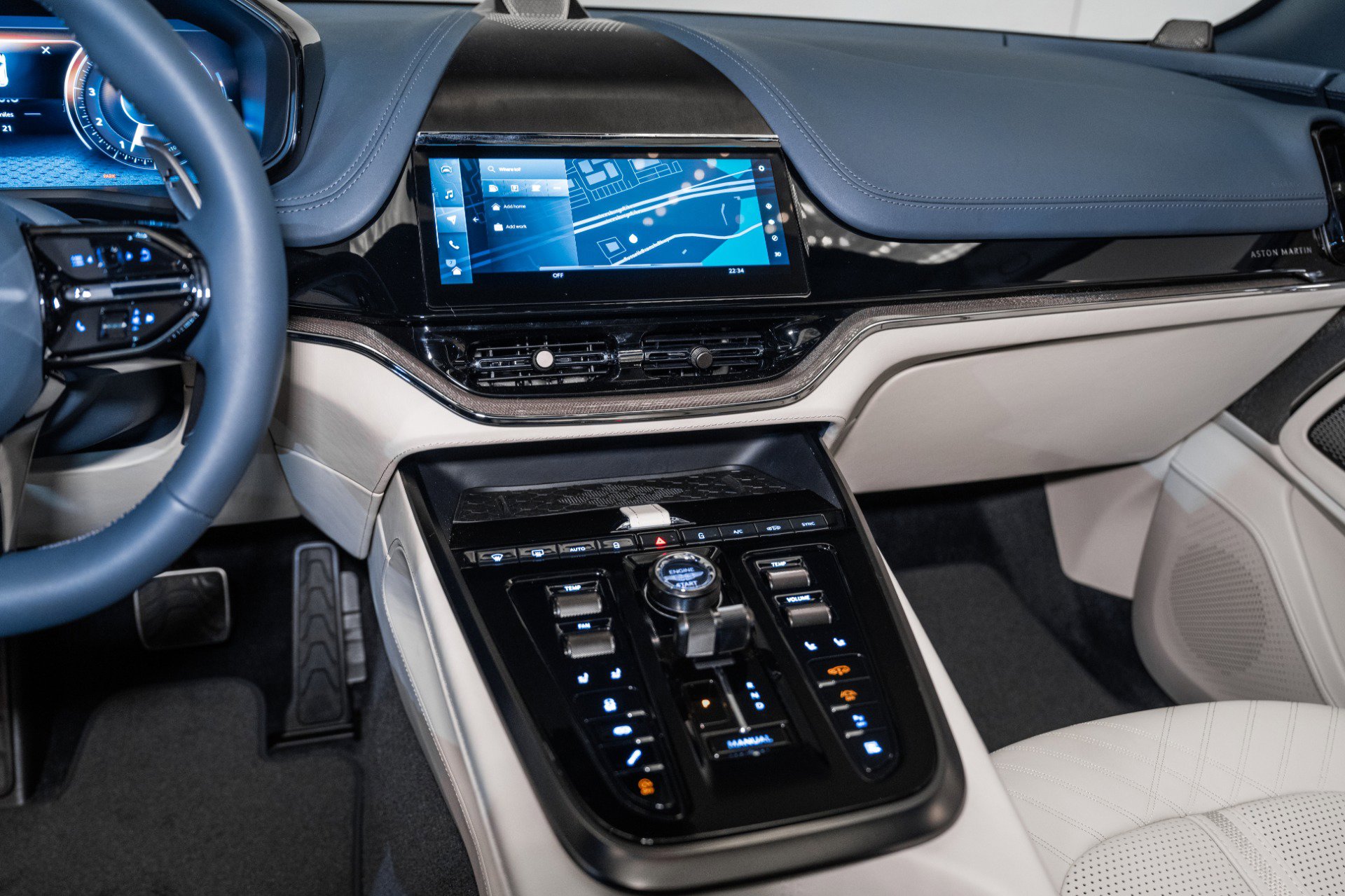 Used 2025 Aston Martin DBX 707 image 26