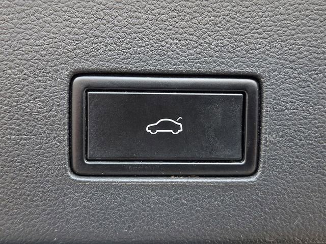 Used 2020 Volkswagen Atlas Cross Sport SE image 32