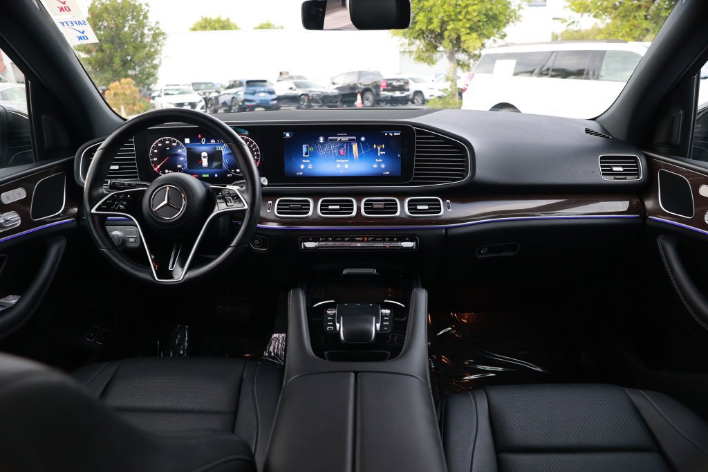 Used 2025 Mercedes-Benz GLE 450e 4MATIC w/ Driver Assistance Package image 25