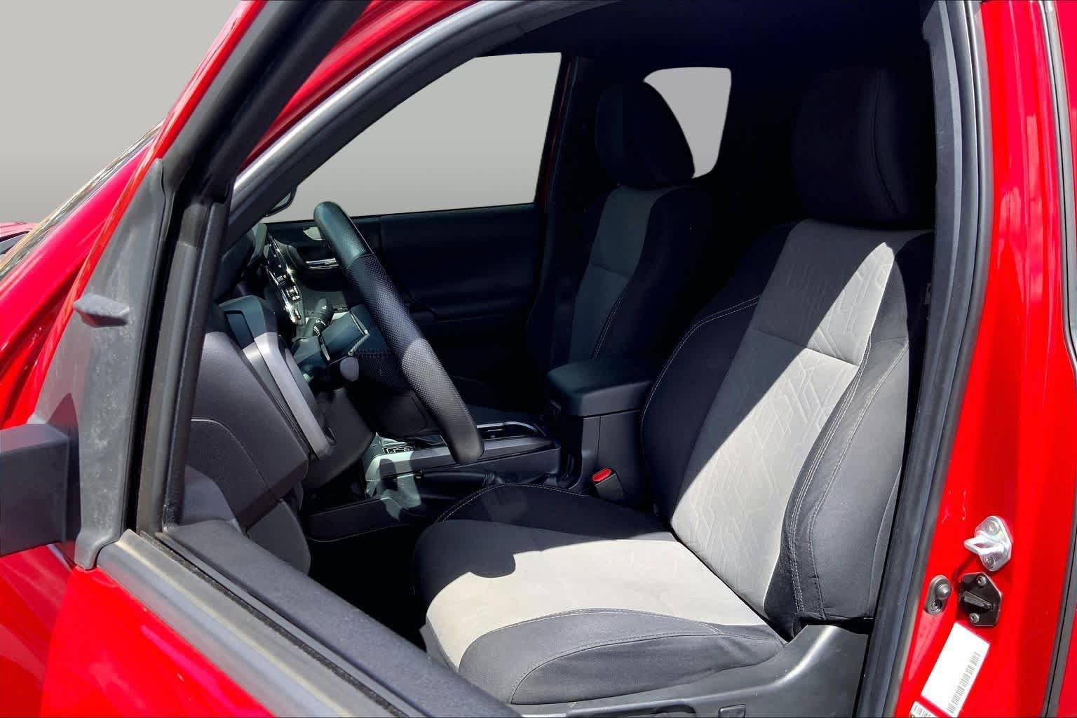 Used 2022 Toyota Tacoma TRD Sport w/ TRD Premium Sport Package RWD image 7