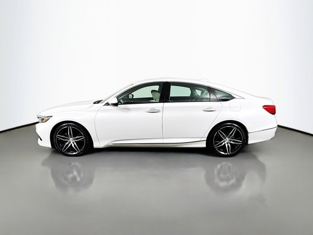 Used 2021 Honda Accord Touring image 2