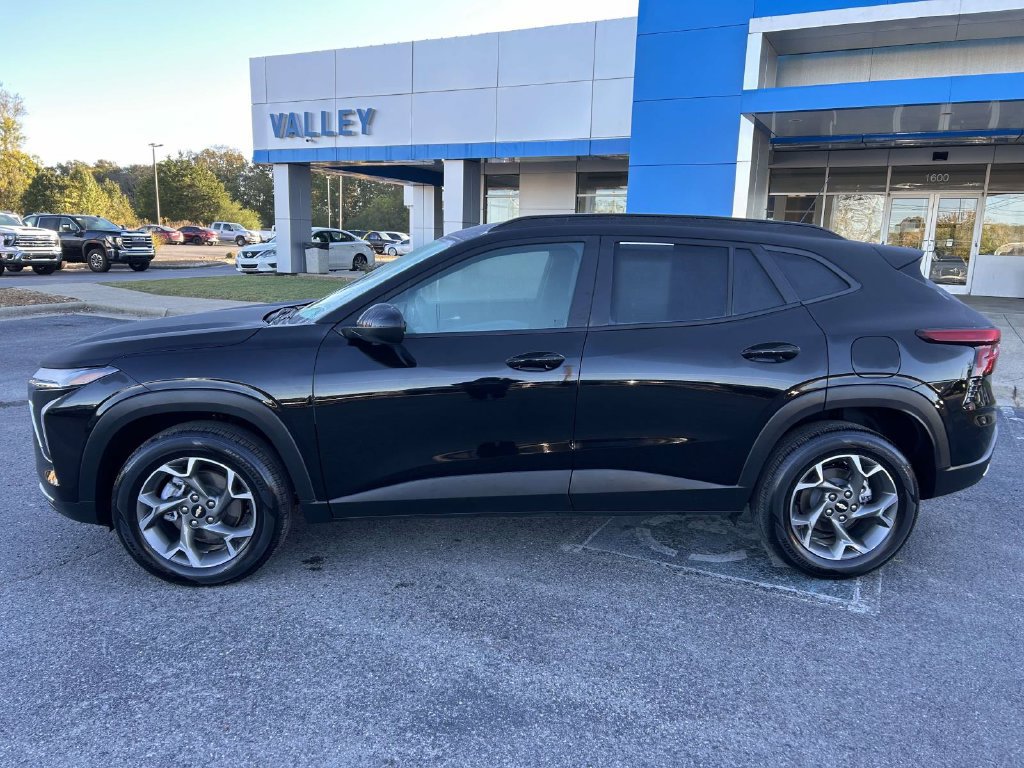 Used 2026 Chevrolet Trax LT FWD image 8