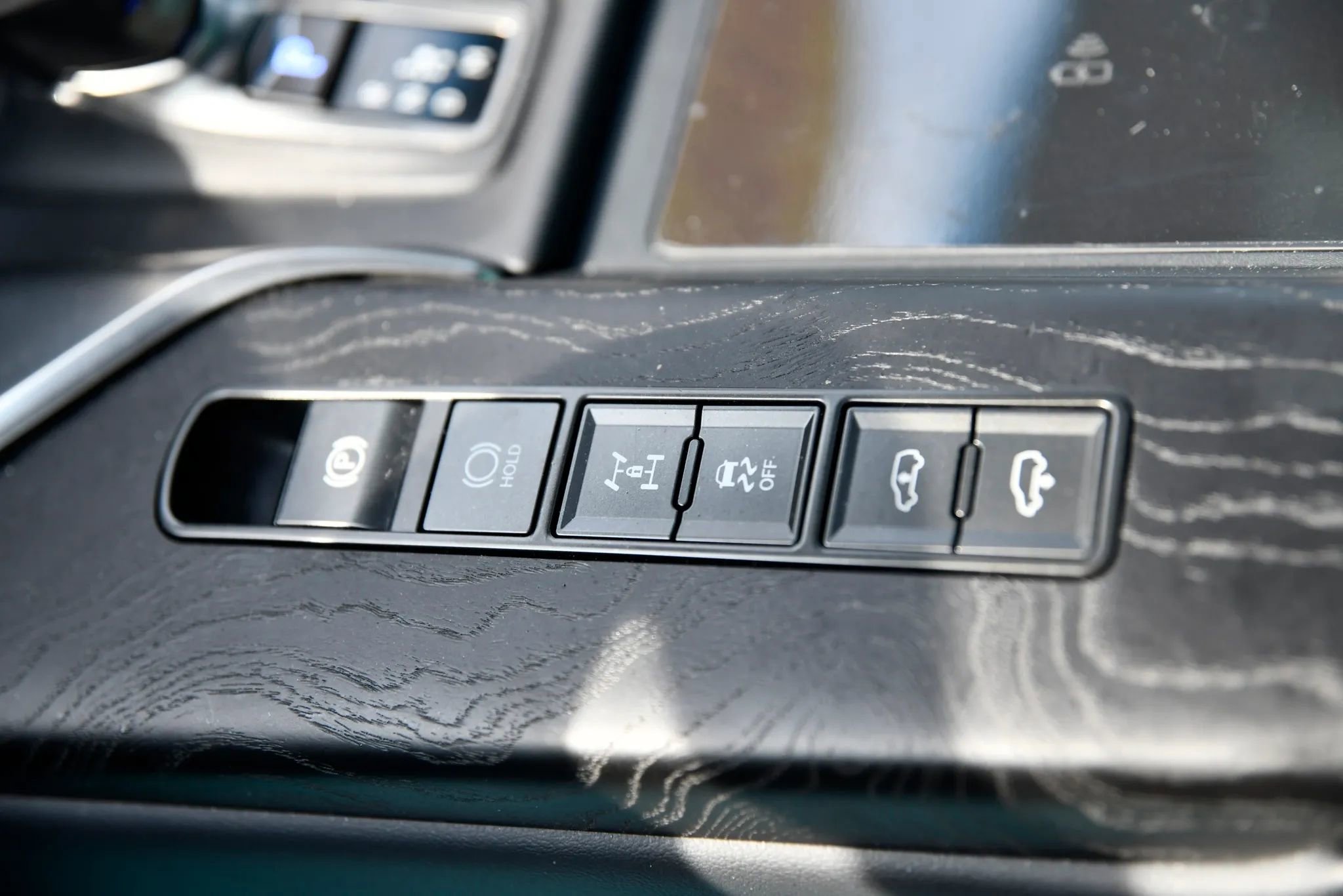 Used 2025 Lexus LX 700h Luxury AWD/4WD image 24