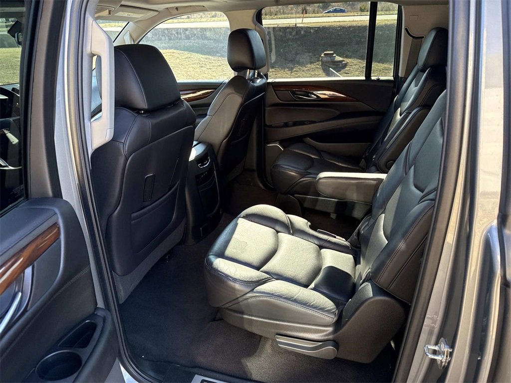 Used 2020 Cadillac Escalade ESV Luxury w/ Escalade Sport Edition image 19