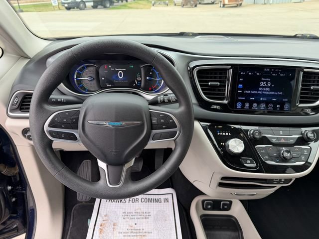 Used 2017 Chrysler Pacifica Touring Plus FWD image 17