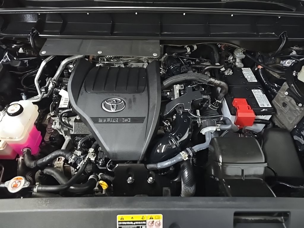 Used 2023 Toyota Highlander LE AWD/4WD image 12