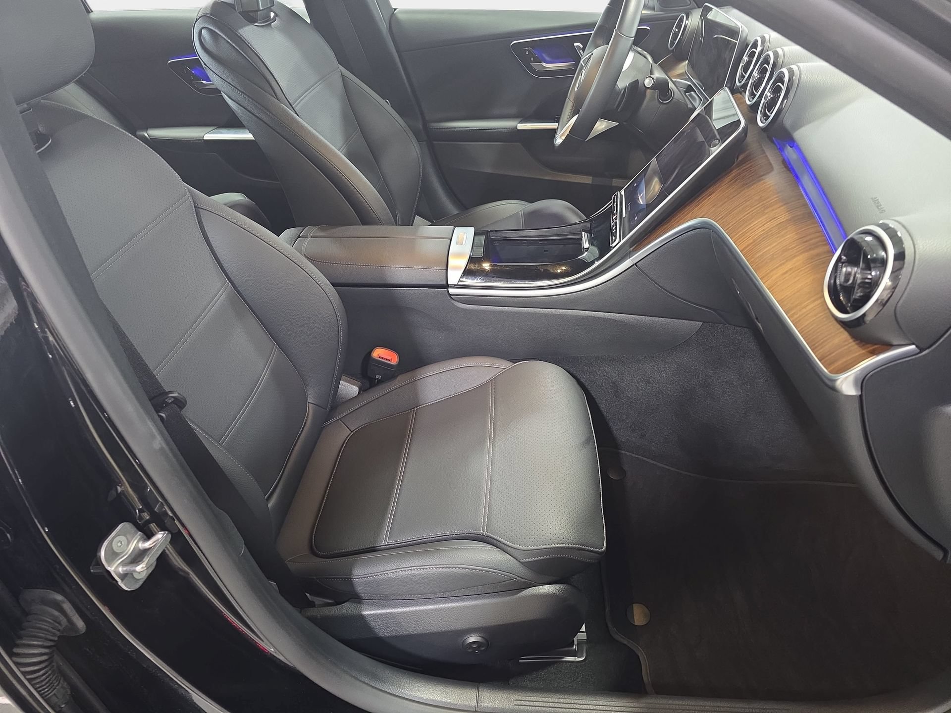 Certified 2025 Mercedes-Benz C 300 4MATIC Sedan image 10