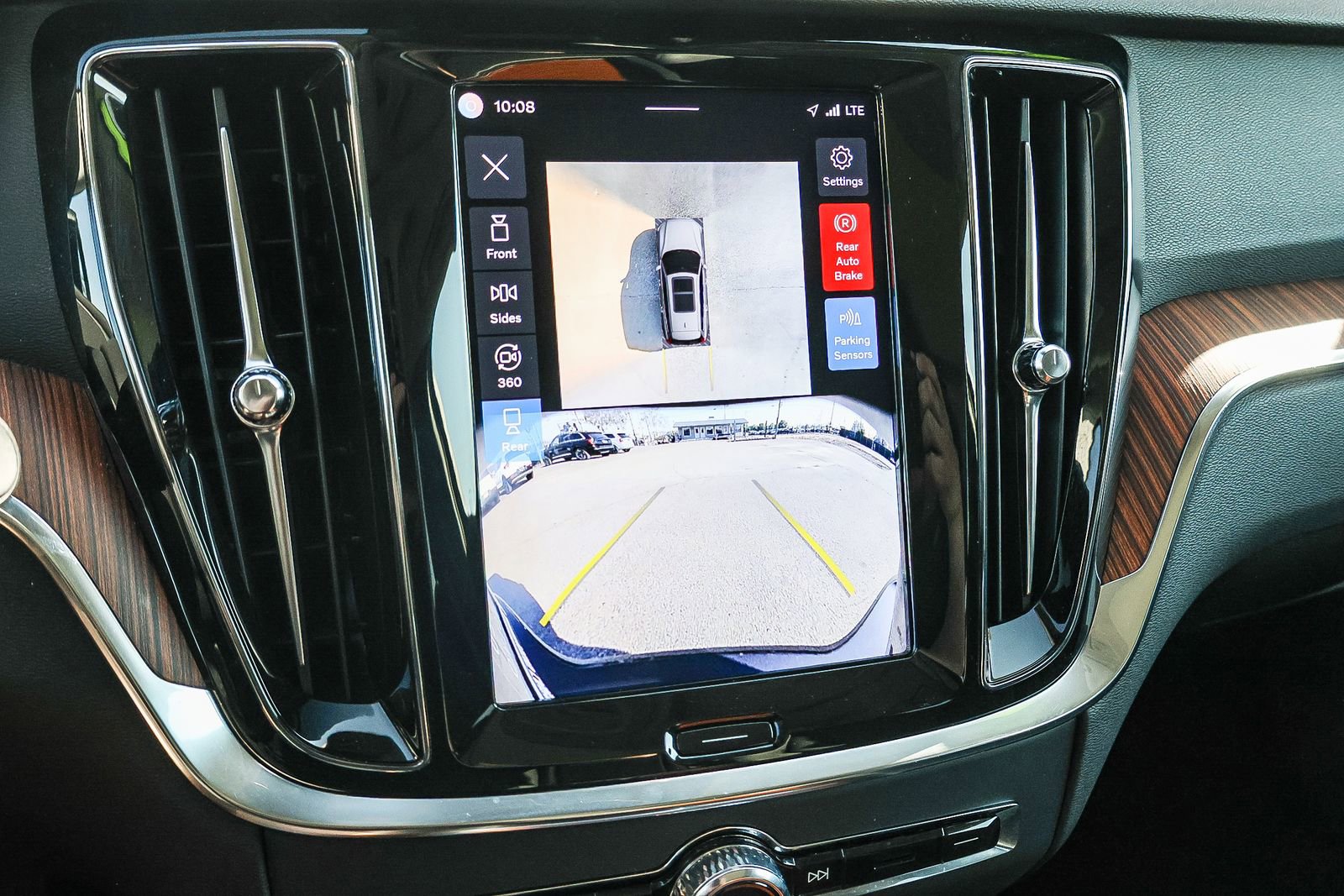 Used 2025 Volvo V60 B5 Cross Country Plus image 36