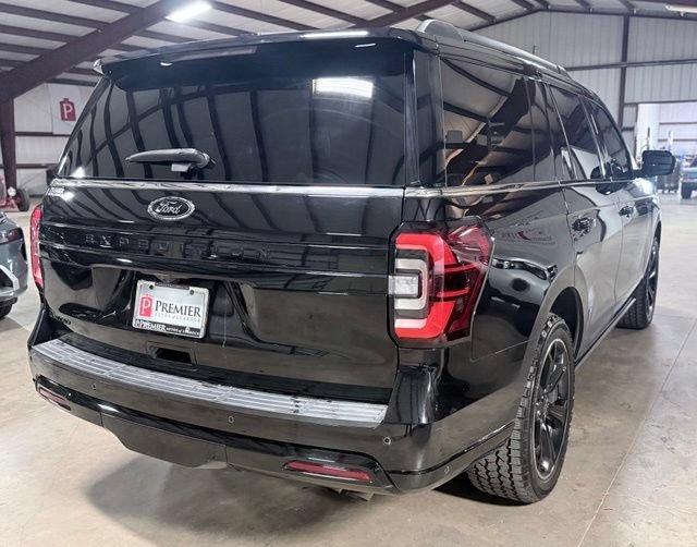 Used 2022 Ford Expedition Limited AWD/4WD image 2