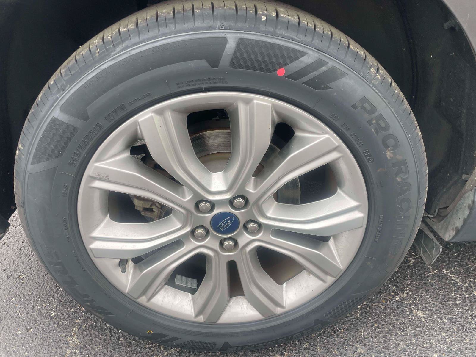 Used 2019 Ford Edge Titanium w/ Equipment Group 301A AWD/4WD image 11