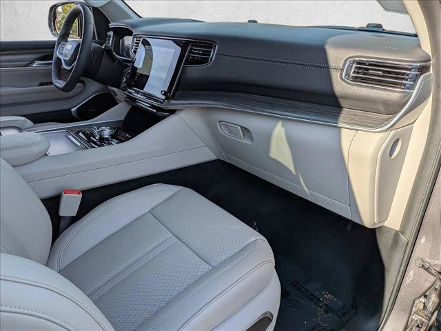 Used 2023 Jeep Wagoneer Series III w/ Preferred Equipment Group AWD/4WD image 28