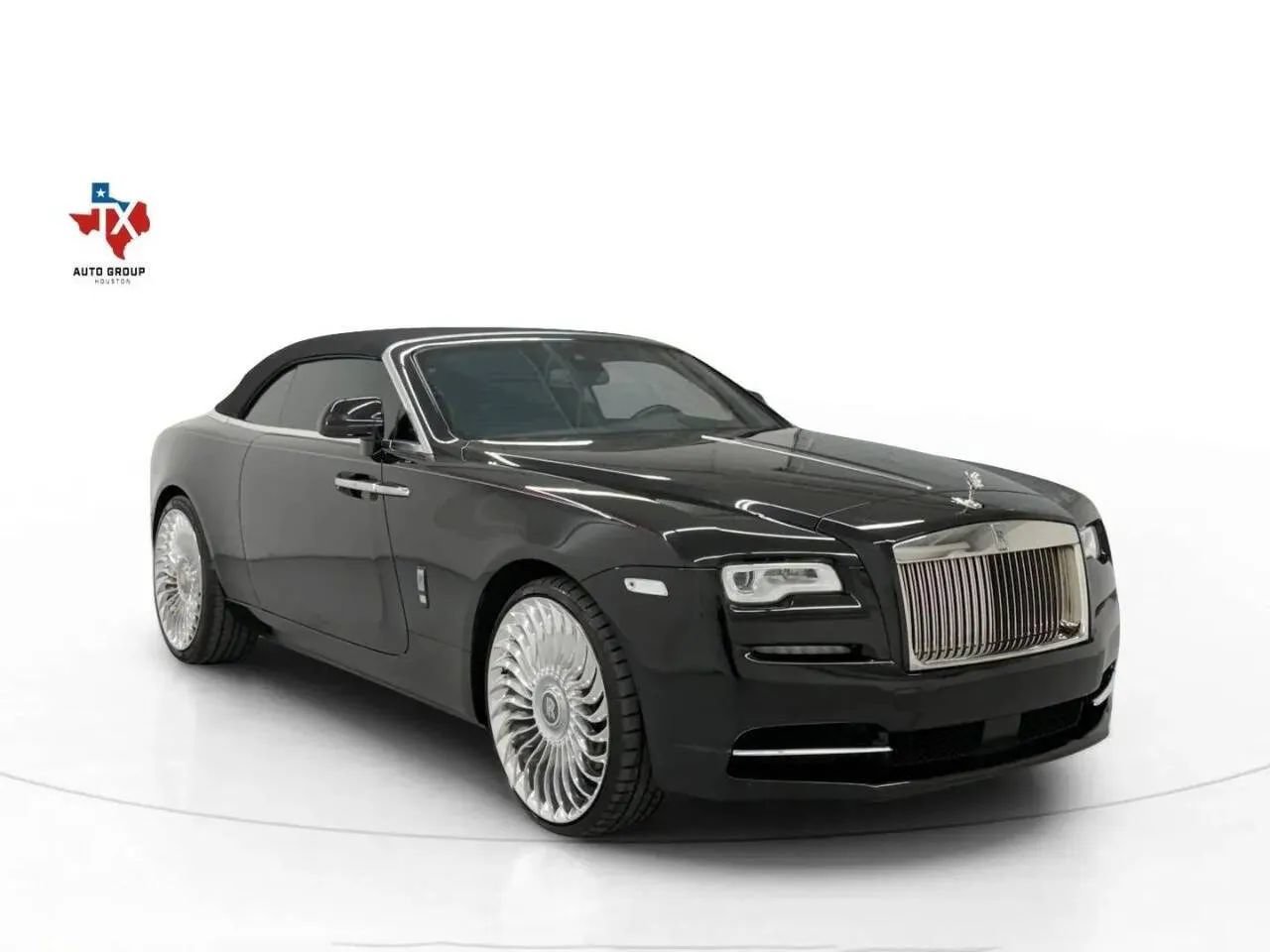Used 2017 Rolls-Royce Dawn RWD image 4