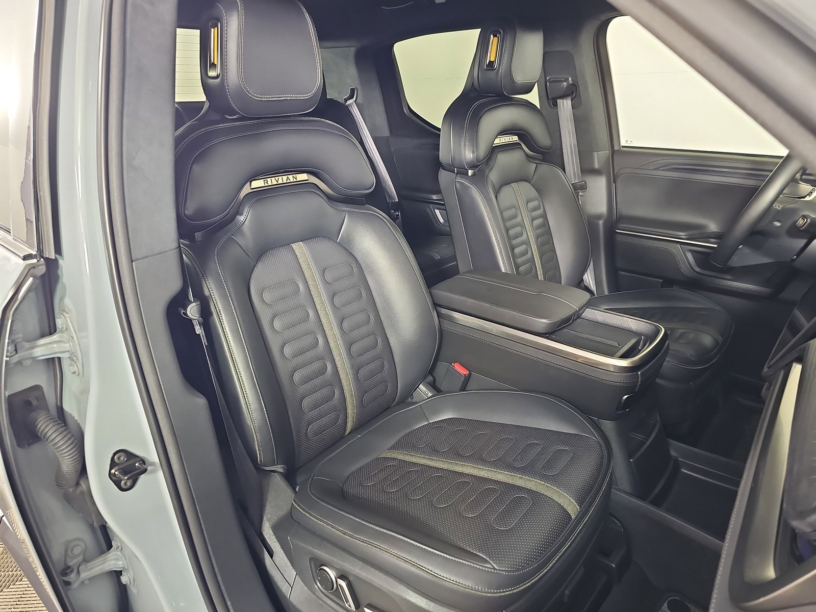 Used 2025 Rivian R1T Adventure image 23