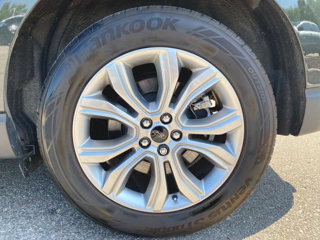 Used 2023 Ford Edge Titanium w/ Class II Trailer Tow Package AWD/4WD image 32