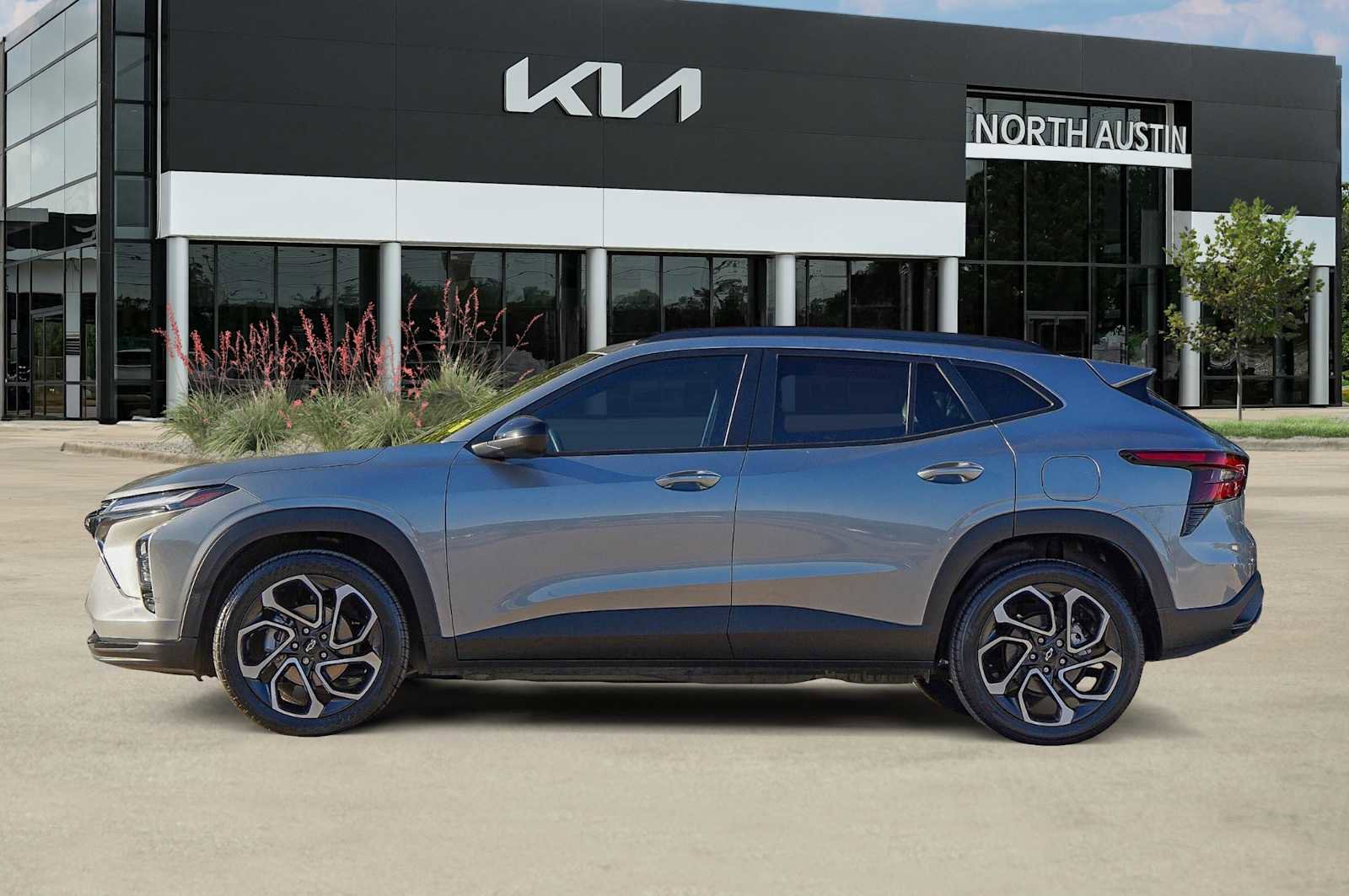 Used 2024 Chevrolet Trax RS w/ Sunroof Package image 4