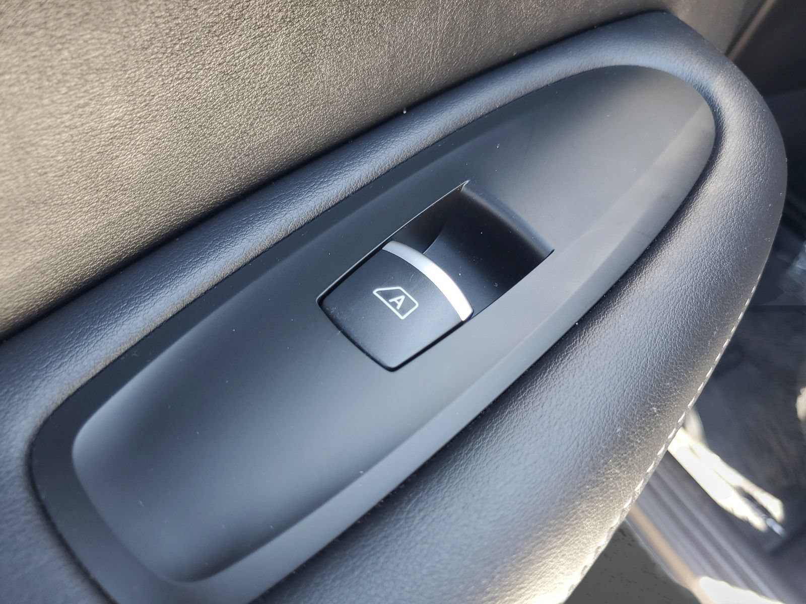 Used 2023 INFINITI QX50 Luxe FWD image 16