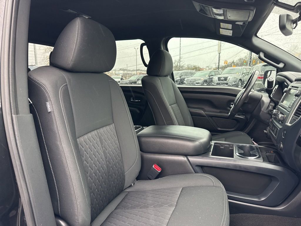 Used 2019 Nissan Titan SV w/ SV Convenience Package image 19