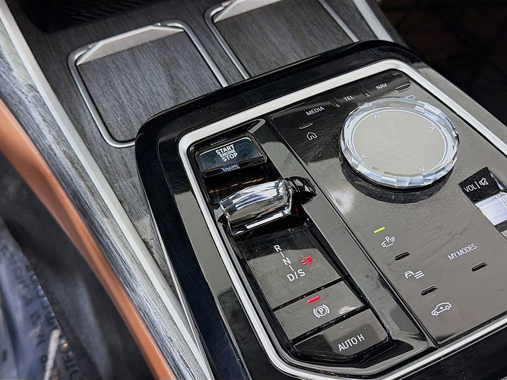 Used 2023 BMW 760i xDrive w/ Executive Package image 43