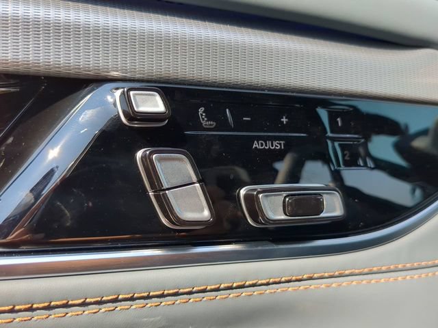 New 2023 Jeep Grand Wagoneer Series III AWD/4WD image 32