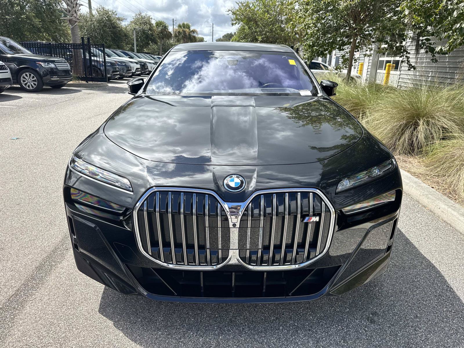 Used 2024 BMW i7 M70 w/ Executive Package AWD/4WD image 8