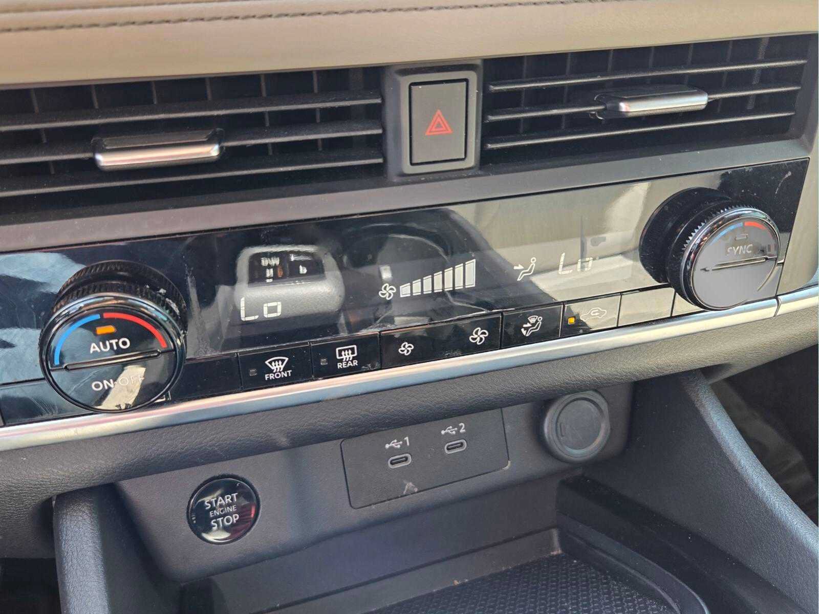 Used 2025 Nissan Rogue SV AWD/4WD image 24