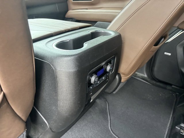 Certified 2025 Chevrolet Suburban High Country image 31