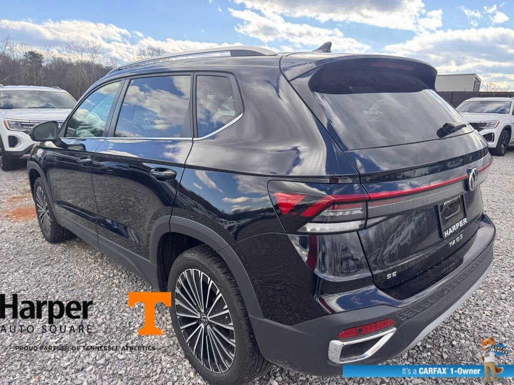 Used 2025 Volkswagen Taos SE image 3