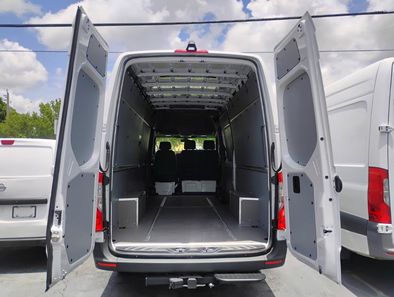 Used 2025 Mercedes-Benz Sprinter 2500 image 59