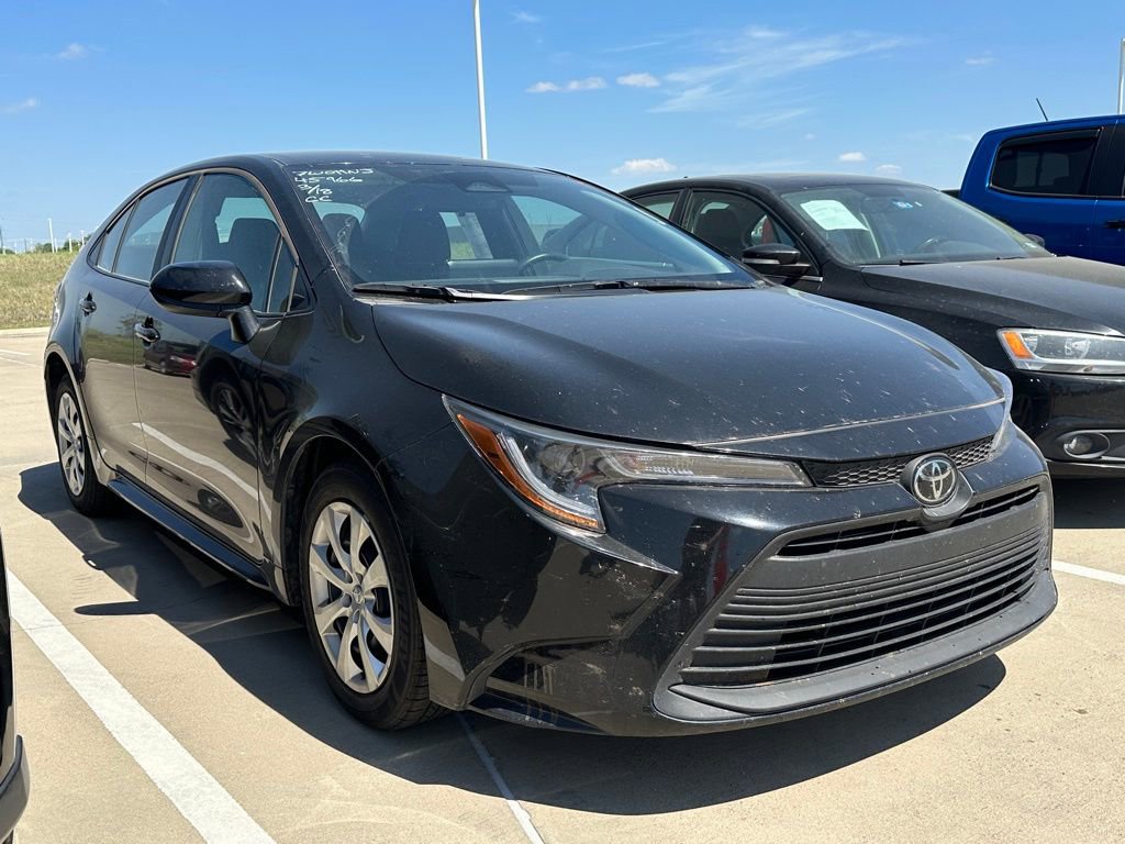 Used 2024 Toyota Corolla LE image 2