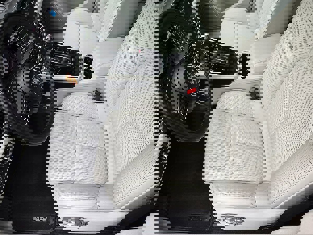 Used 2023 Porsche Macan image 11