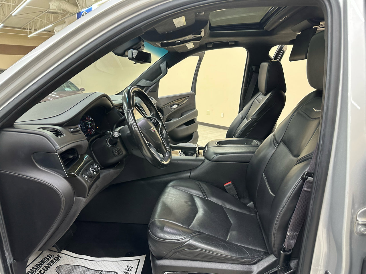 Used 2017 Cadillac Escalade Platinum AWD/4WD image 24
