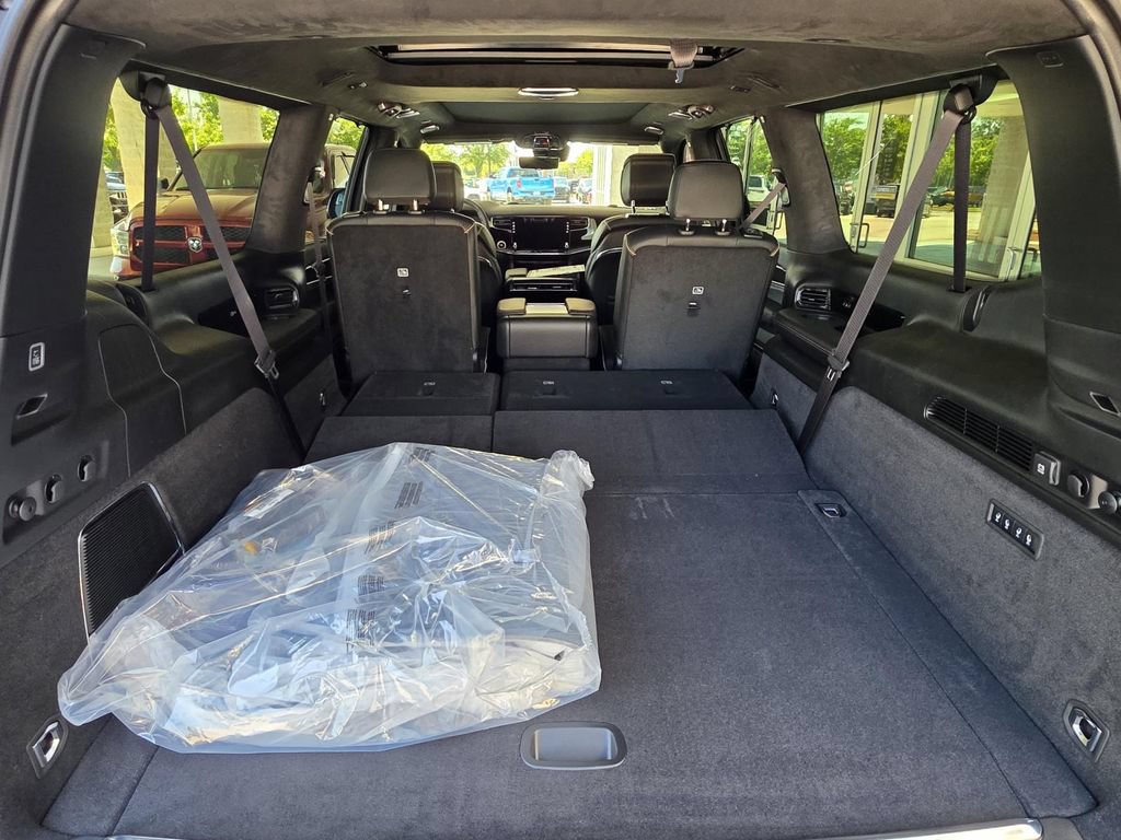 New 2026 Jeep Grand Wagoneer L Summit AWD/4WD image 17