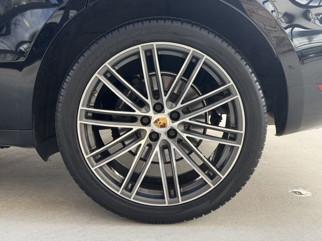 Used 2020 Porsche Macan AWD/4WD image 17