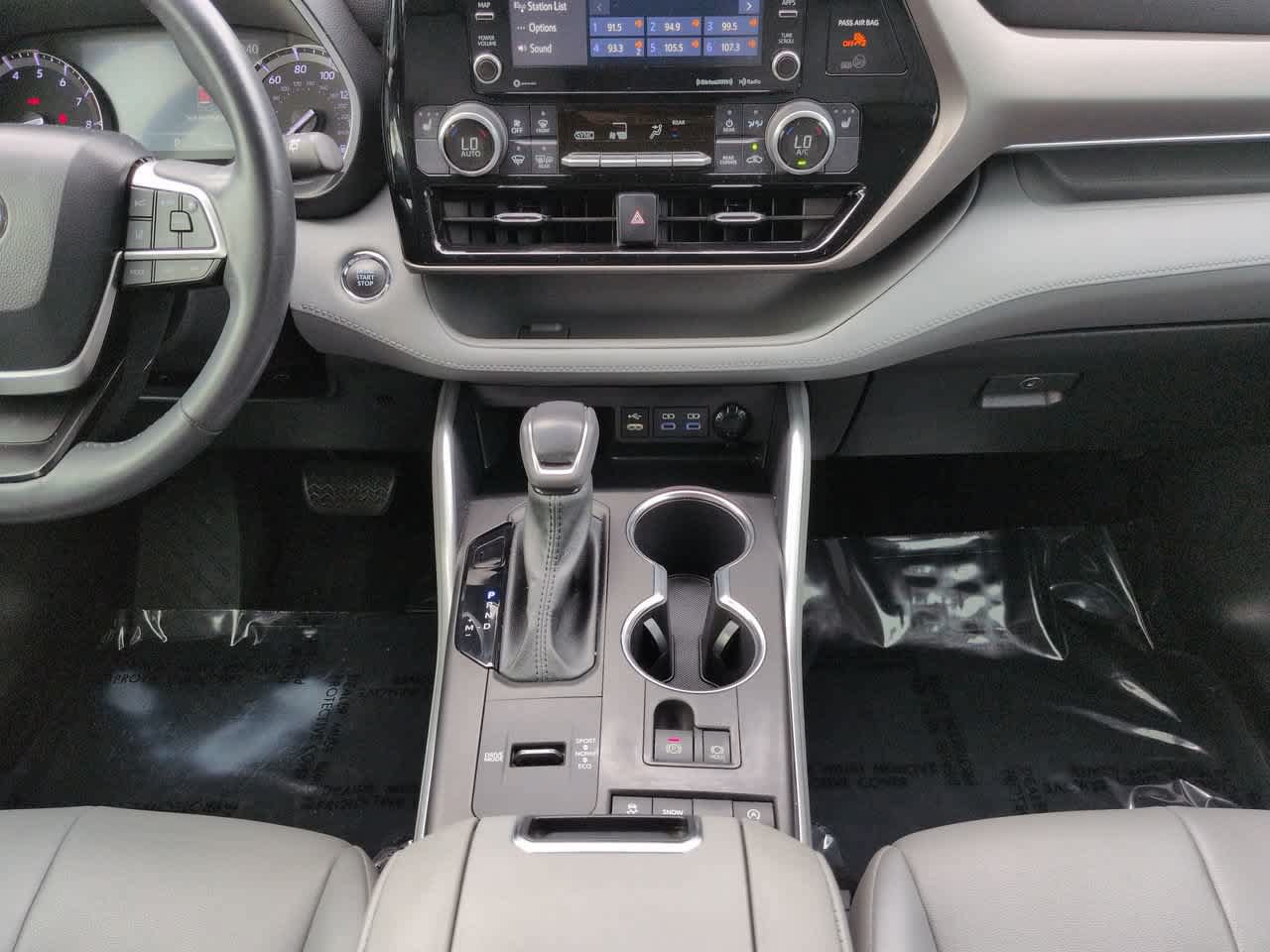 Used 2022 Toyota Highlander XLE FWD image 19