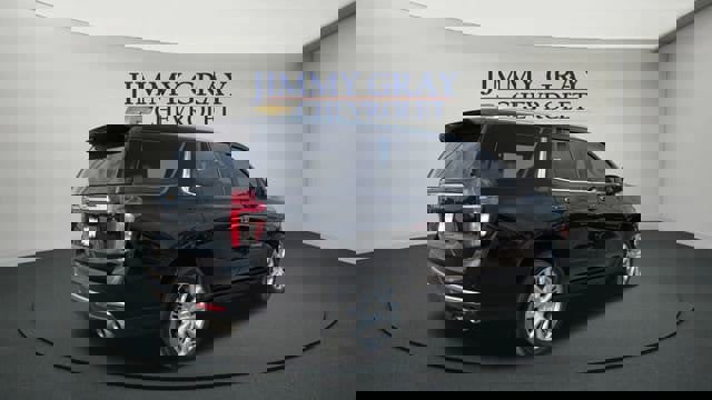 Used 2024 Chevrolet Tahoe High Country image 3