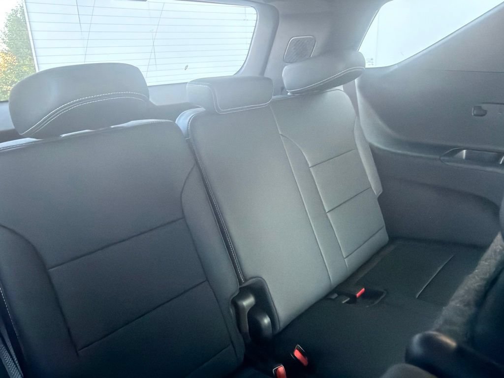 New 2026 Chevrolet Traverse LT w/ Sun and Wheel Package AWD/4WD image 9