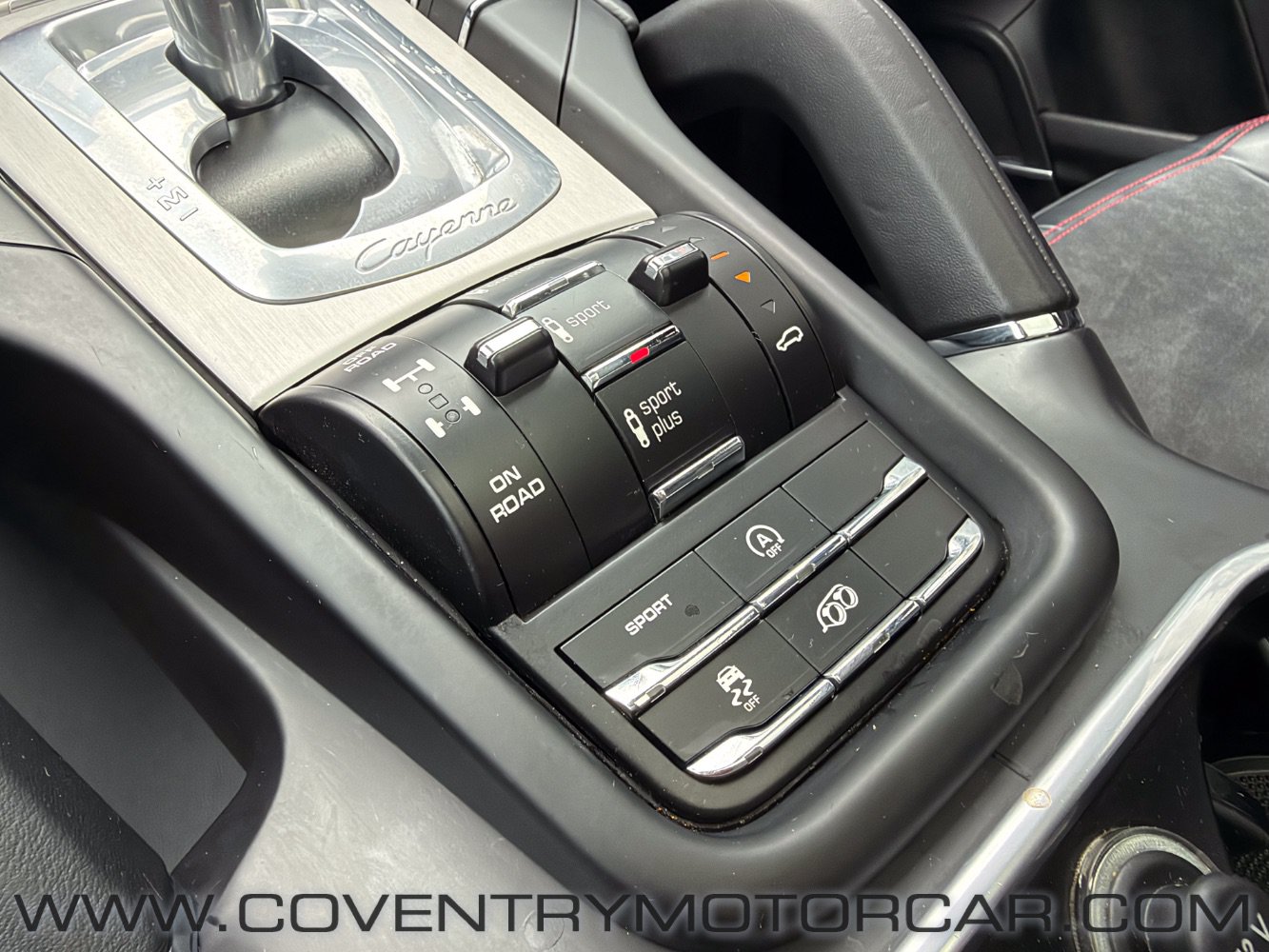 Used 2016 Porsche Cayenne GTS AWD/4WD image 29