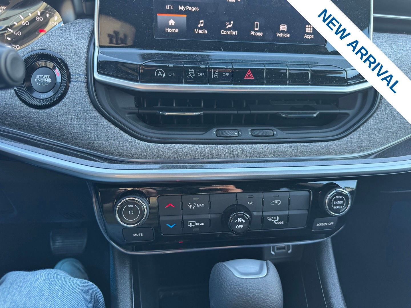 Used 2025 Jeep Compass Sport image 25