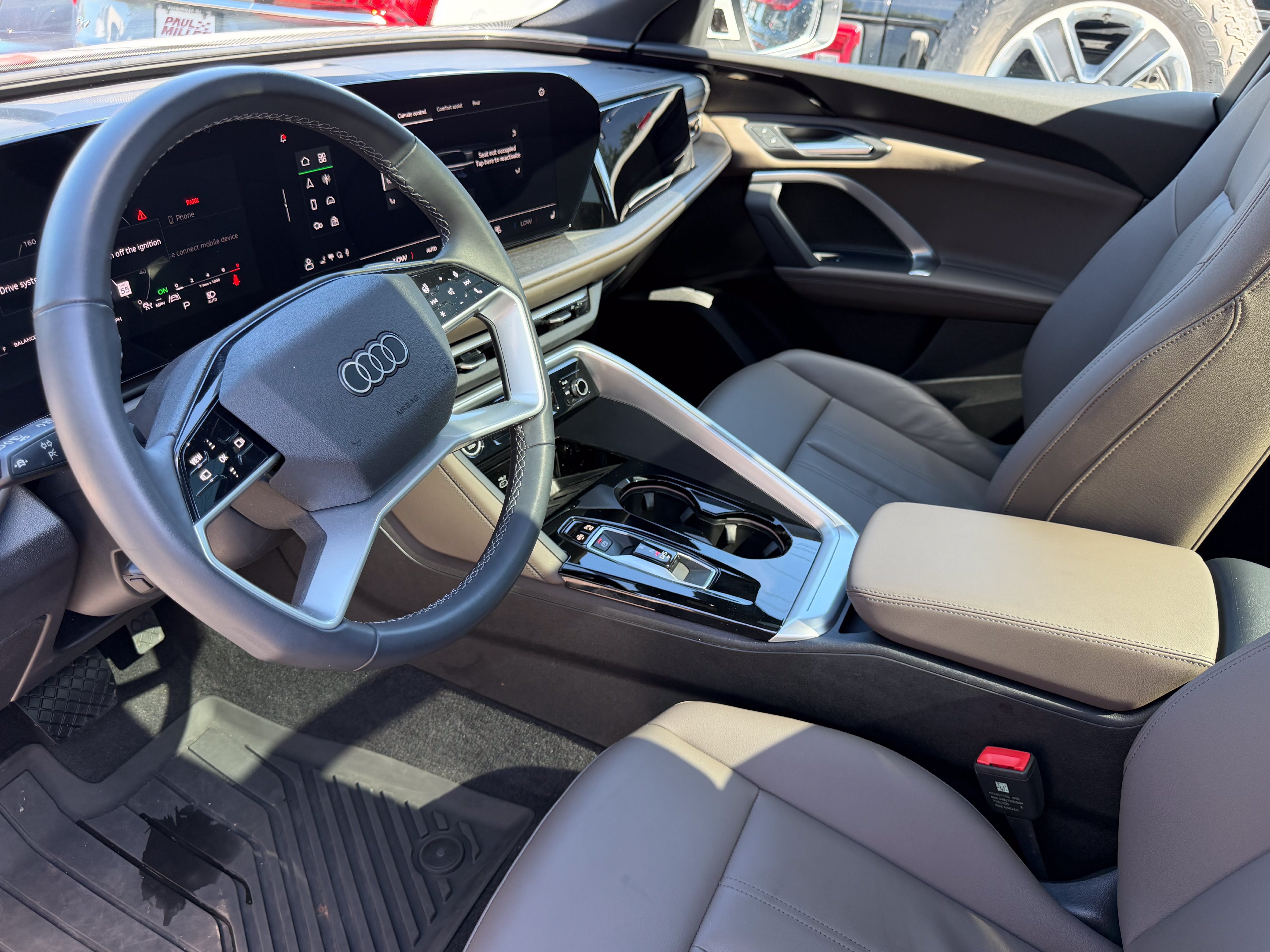 Used 2025 Audi Q5 Premium w/ Convenience Package AWD/4WD image 17