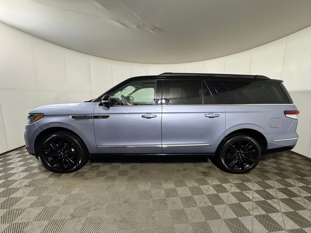Certified 2023 Lincoln Navigator L Black Label AWD/4WD image 2