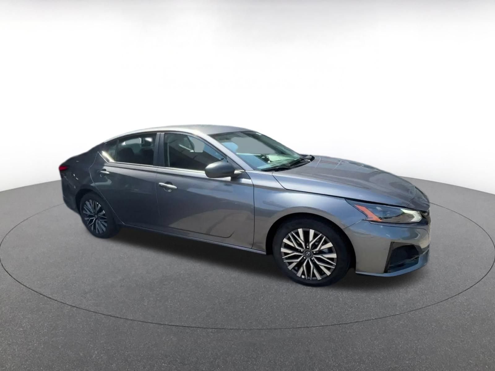 Used 2026 Nissan Altima 2.5 SV FWD image 2
