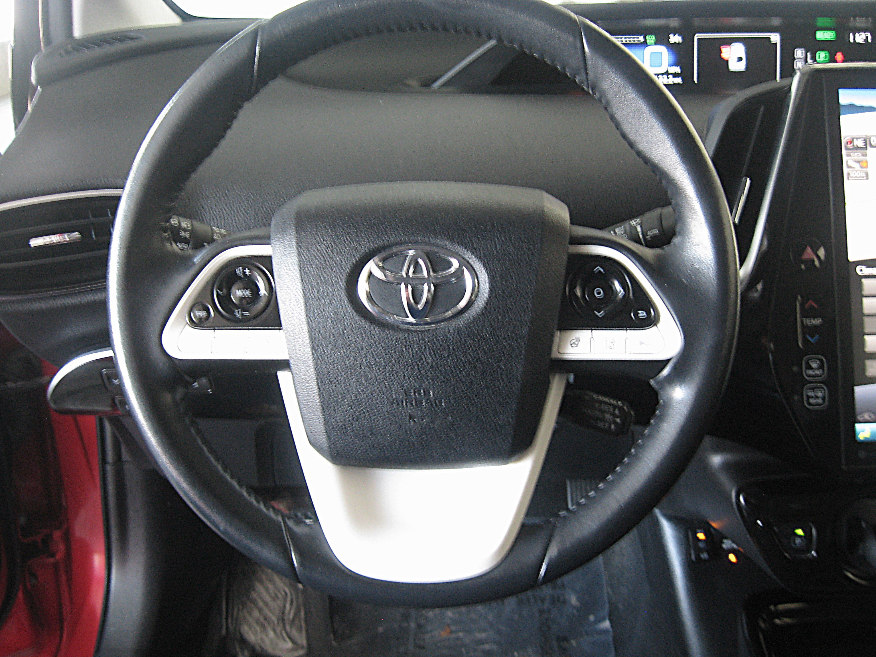 Used 2017 Toyota Prius Prime Advanced image 13