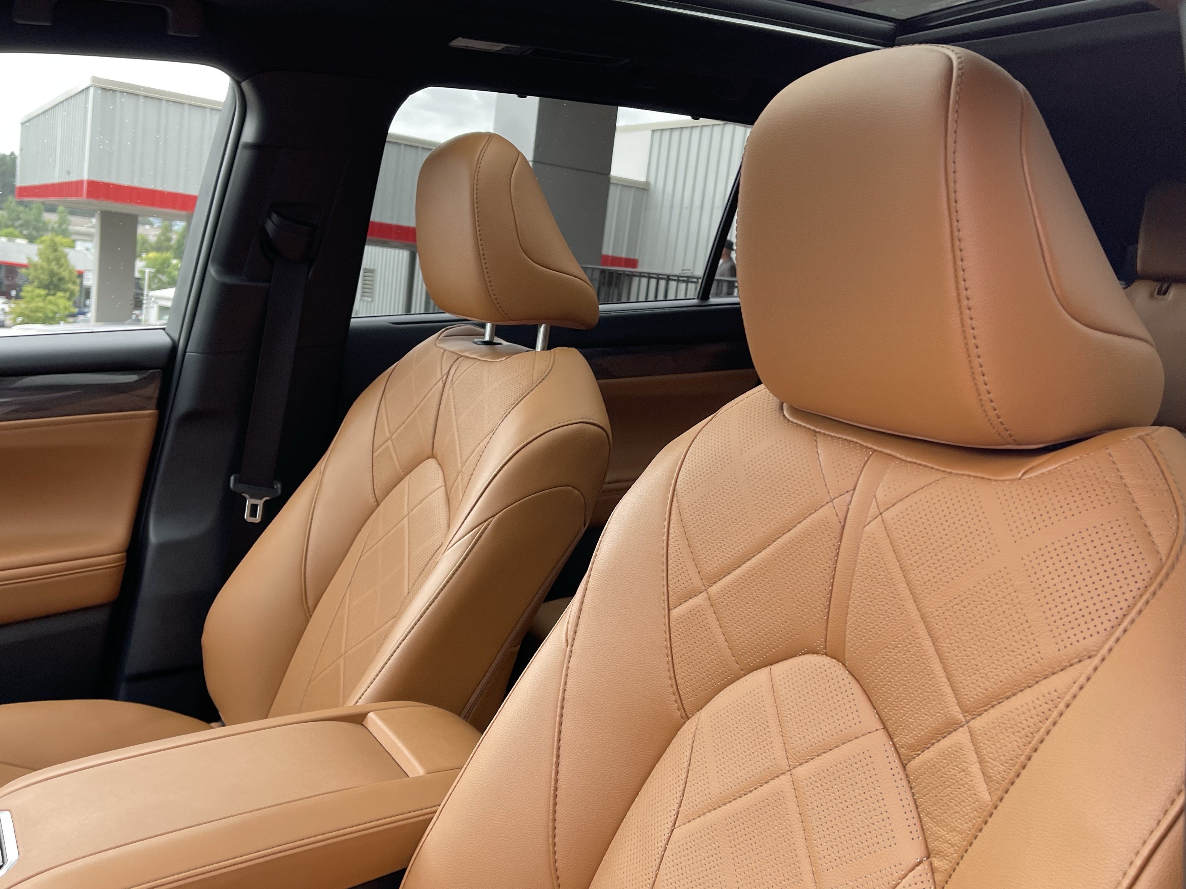 Certified 2025 Toyota Highlander Platinum AWD/4WD image 19