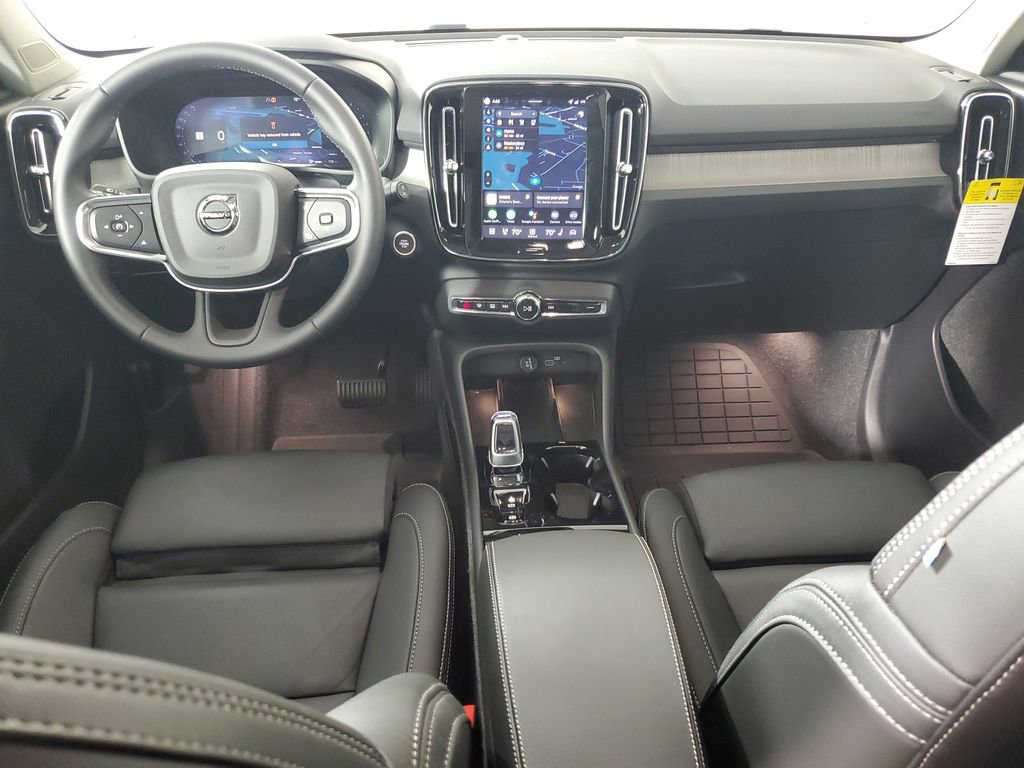 Certified 2026 Volvo XC40 B4 Plus w/ Climate Package image 17