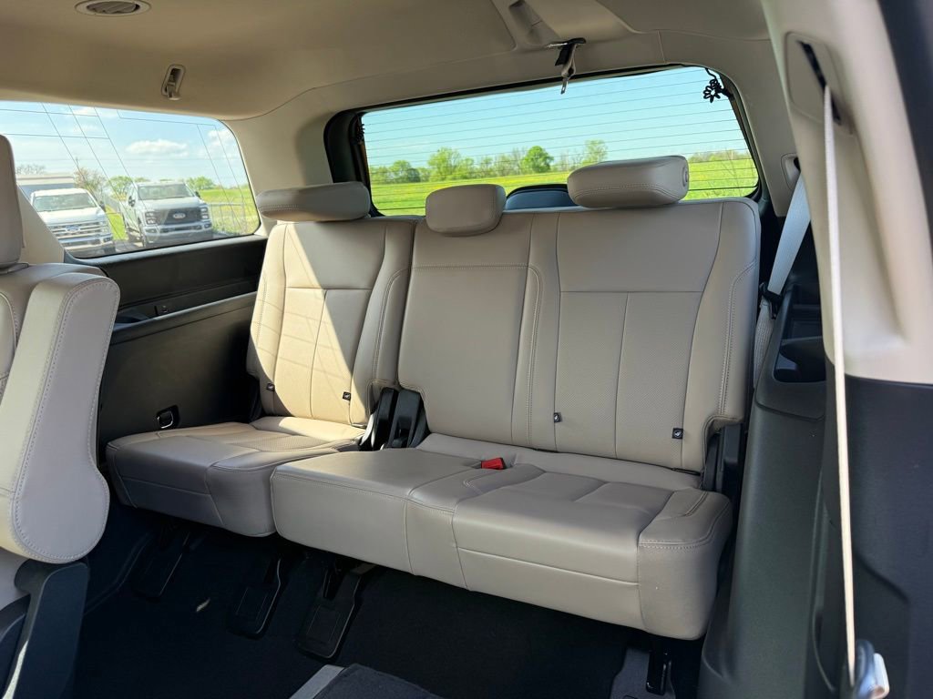 Used 2023 Ford Expedition XLT image 9